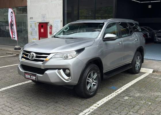 TOYOTA HILUX SW4 2.7 SRV 7 LUGARES 4X2 16V FLEX 4P AUTOMÁTICO TOYOTA HILUX SW4 2.7 SRV 7 LUGARES 4X2 16V FLEX 4P AUTOMÁTICO